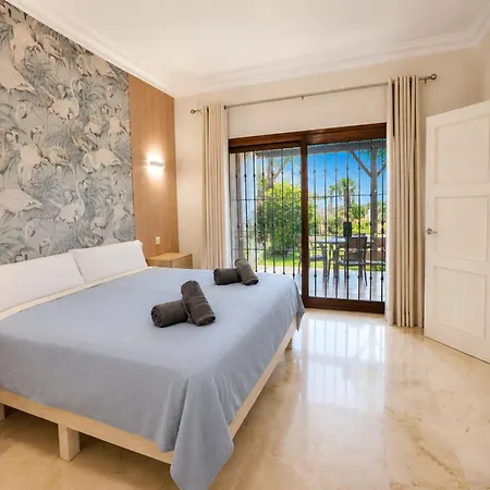 Casa Fernando-a Retreat Between Golf And The Nyaraló Estepona