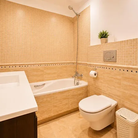 Casa Fernando-a Retreat Between Golf And The Nyaraló Estepona