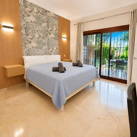 Casa Fernando-a Retreat Between Golf And The Nyaraló Estepona
